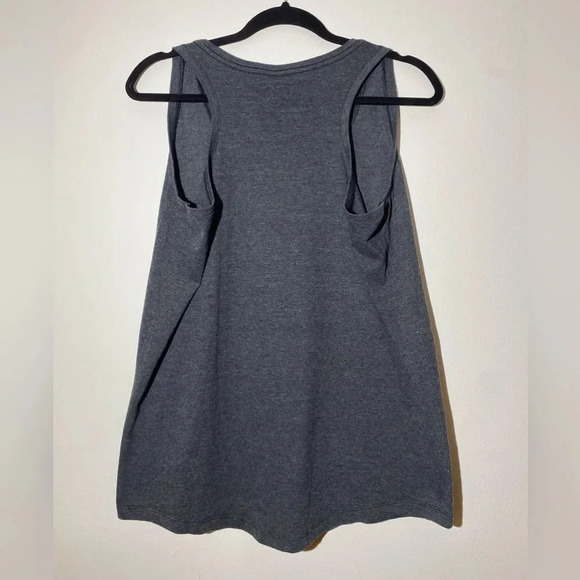 Sleeveless Top with Arrow Design - Picture 2 of 3